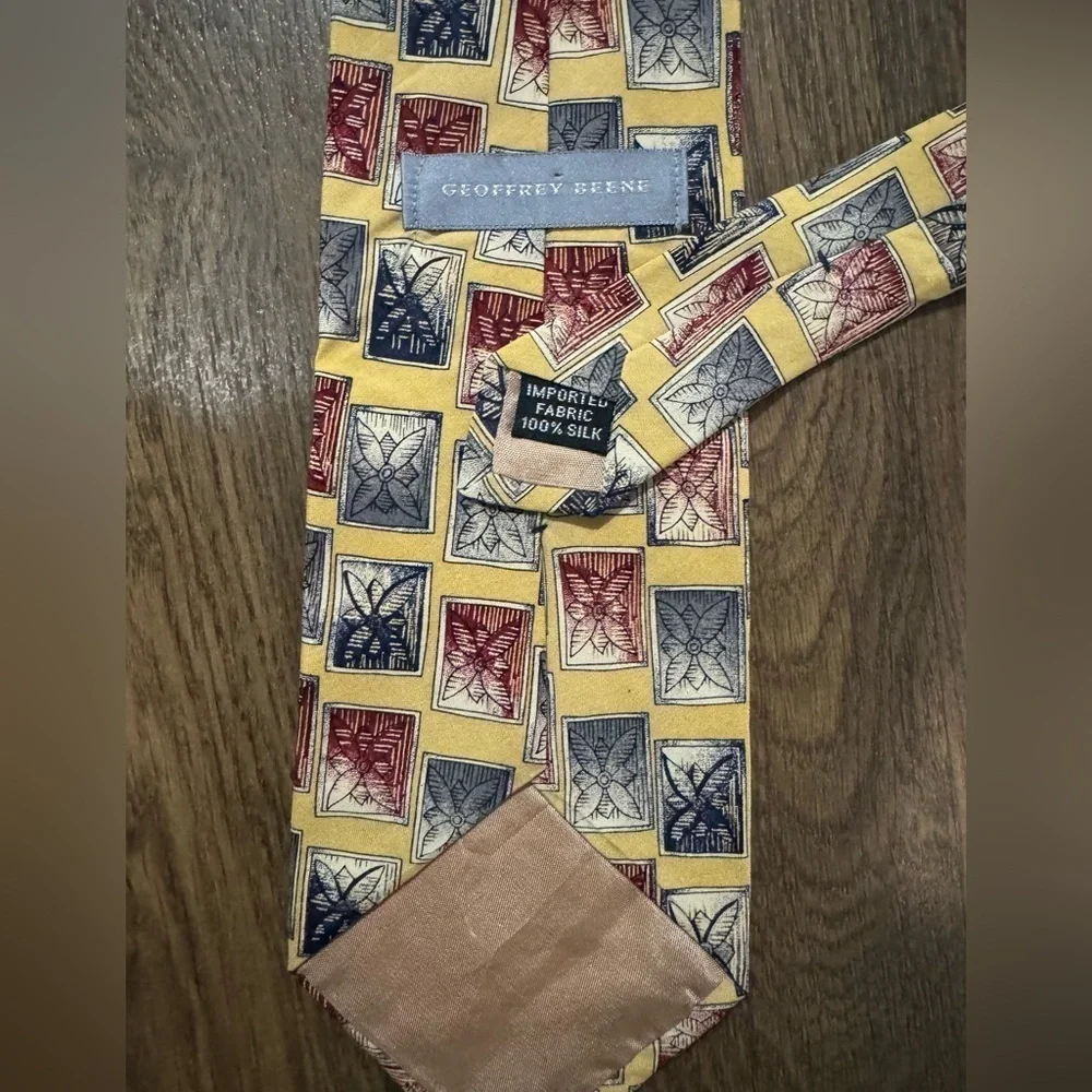 Geoffrey Beene 100% Silk Men’s Ties Yellow Gray Abstract Pattern-Lot of 2